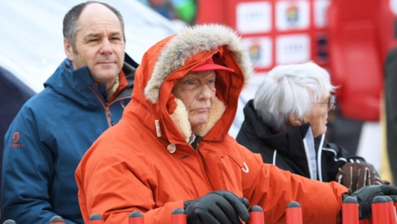 Niki Lauda mit Gerhard Berger und Bernie Ecclestone 2018 in Kitzbühel (Bild: APA/ROLAND SCHLAGER)