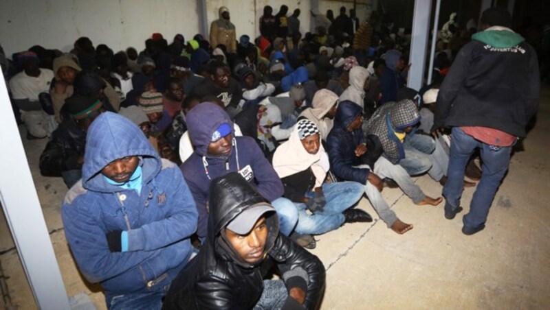 Aufgegriffene Flüchtlinge im libyschen Tripolis im Jänner 2018 (Bild: AFP)