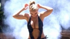 Tag 5 im Camp: Tatjana Gsell im Monokini (Bild: RTL)