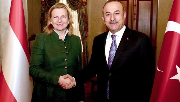 Außenministerin Karin Kneissl und ihr türkischer Amtskollegen Mevlüt Cavusoglu (Bild: APA/BMEIA/ANGELIKA LAUBER)