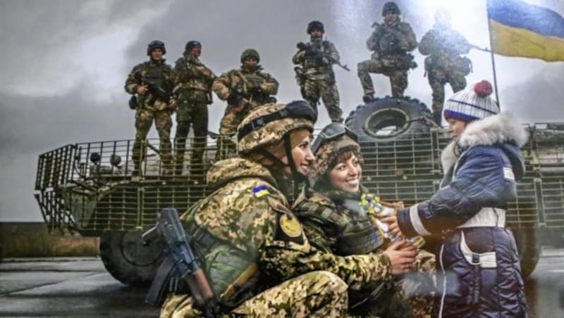 Mit diesem heroischen Propagandafoto wirbt die ukrainische Armee für den Kampf. (Bild: Christoph Matzl)