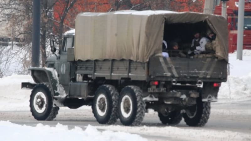 Ein Truppentransporter der Armee (Bild: Christoph Matzl)