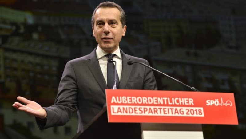 SPÖ-Bundesvorsitzender Christian Kern während des Außerordentlichen Landesparteitags der Wiener SPÖ (Bild: APA/HERBERT PFARRHOFER)