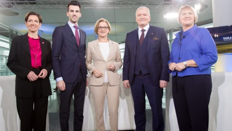 Spitzenkandidaten: Indra Collini (NEOS), Udo Landbauer (FPÖ), Johanna Mikl-Leitner (ÖVP), Franz Schnabl (SPÖ) und Helga Krismer (Grüne) (Bild: APA/HELMUT FOHRINGER)