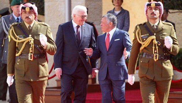 Frank-Walter Steinmeier im Gespräch mit König Abdullah II (Bild: APA/AFP/Jordanian Royal Palace/Yousef ALLAN)