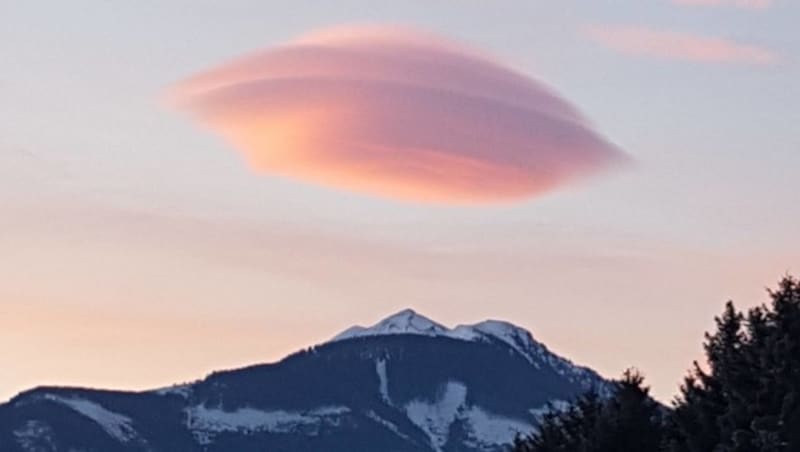 Dieses Bild wurde Sonntagfrüh von "Krone"-Leserreporterin Judith Schütter in Mitterberg-St. Martin in der Steiermark aufgenommen. (Bild: "Krone"-Leserreporterin Judith Schütter)