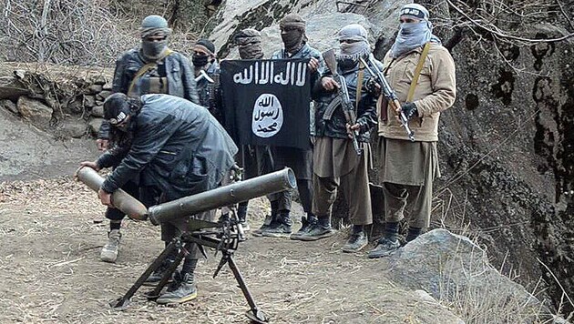 IS-Kämpfer in Afghanistan. Das Foto wurde am 9. Jänner 2018 veröffentlicht. (Bild: twitter.com)