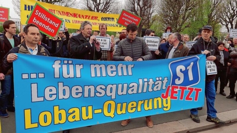 Die Donaustadt erstickt im Stau. Seit Jahren wird für den Lobautunnel protestiert. Die Entscheidung liegt jetzt beim Gericht. (Bild: Gerhard Bartel)