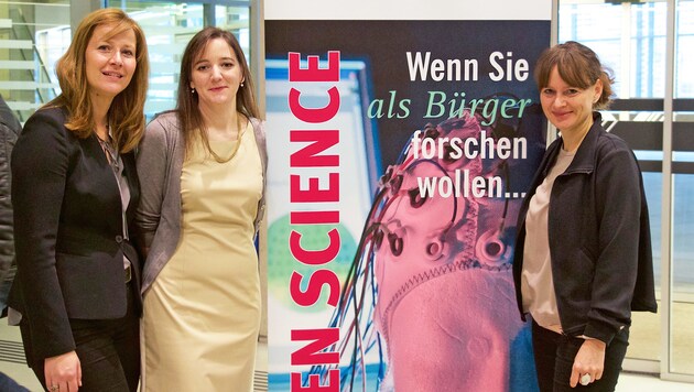 Karin Raab-Oertel (Universität Salzburg), Marlene Ernst (Citizen Science) und Landesrätin Martina Berthold (Bild: Universität Salzburg)