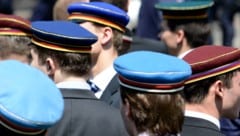 Die Farben der Kappen bzw. „Deckel“ unterscheiden die Burschenschaften. 