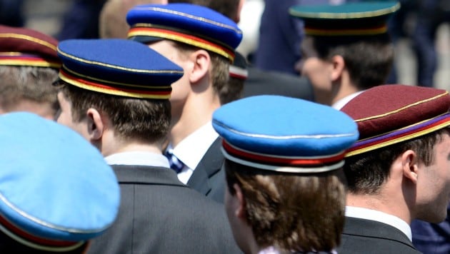 Die Farben der Kappen bzw. „Deckel“ unterscheiden die Burschenschaften. 