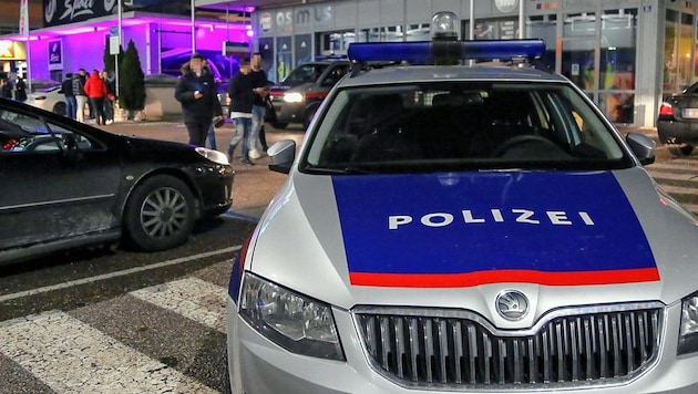 Polizei in Wals-Siezenheim im Einsatz (Bild: MARKUS TSCHEPP)