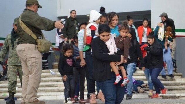In Mexiko wurden fast 200 Flüchtlinge aus einem Lkw befreit. (Bild: twitter.com)