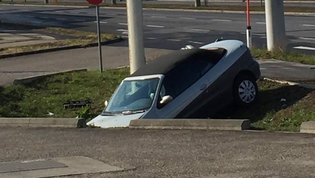 Falsch eingeparkt? Auf der Salzburgerstraße in Linz ereignete sich ein kurioser Unfall. (Bild: Andy Hofmann)