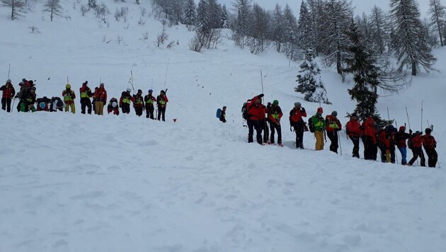 Bergretter und Alpinpolizei standen im Sucheinsatz (Symbolbild) (Bild: Hannes Wallner)