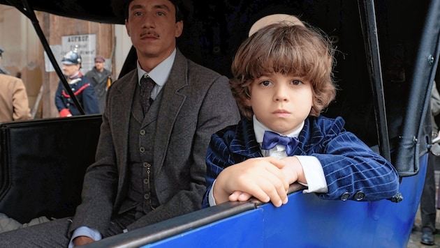 Der 7-jährige Nicolas Jarosch ist Österreichs gefragtestes Filmkind. Im "Sacher" spielte er den Sohn von Laurence Rupp (Bild), zurzeit ist er bei den "Vorstadtweibern" im Einsatz und mit Fritz Karl im Kino zu sehen. (Bild: ORF)