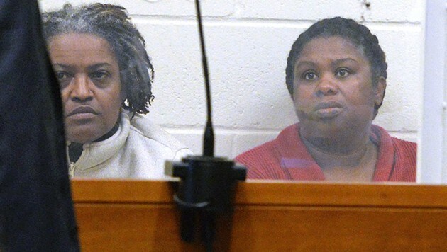 Diese beiden Frauen wollten das Kind von einem "bösen Dämon" befreien und müssen sich bald vor Gericht verantworten. (Bild: AP)