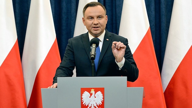 Präsident Andrzej Duda pocht auf das Recht der Polen, sich "vor falschen Unterstellungen zu schützen". (Bild: AP)
