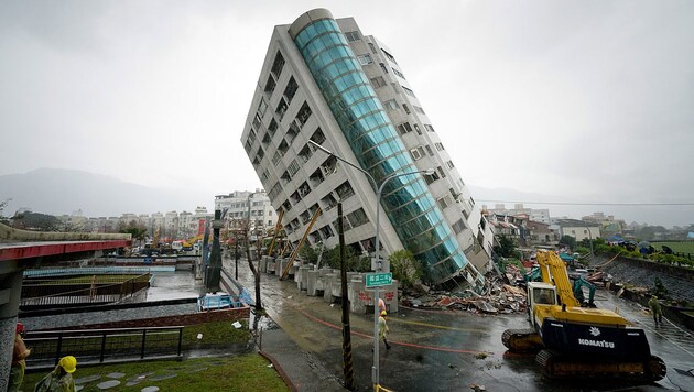 Ein vom Beben zerstörtes Haus in Hualien (Bild: AFP/Paul Yang)