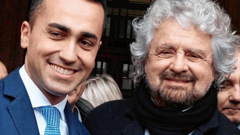 Luigi Di Maio (links) mit Beppo Grillo (rechts) (Bild: AFP)