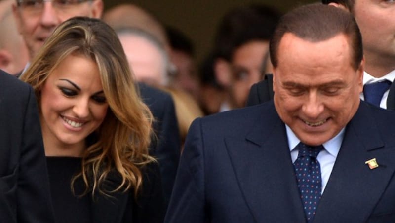 Berlusconi mit Freundin Francesca Pascale (links) (Bild: AFP/Alberto Pizzoli)