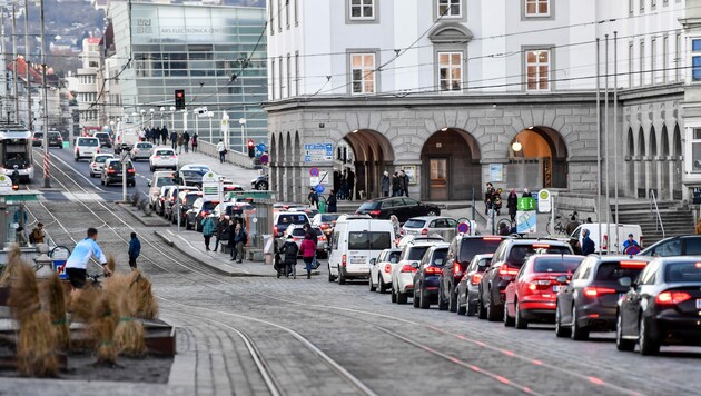 Ob und wohin der Verkehr in Oberösterreich in Zukunft rollt, bleibt derzeit noch offen. (Bild: © Harald Dostal / 2018)