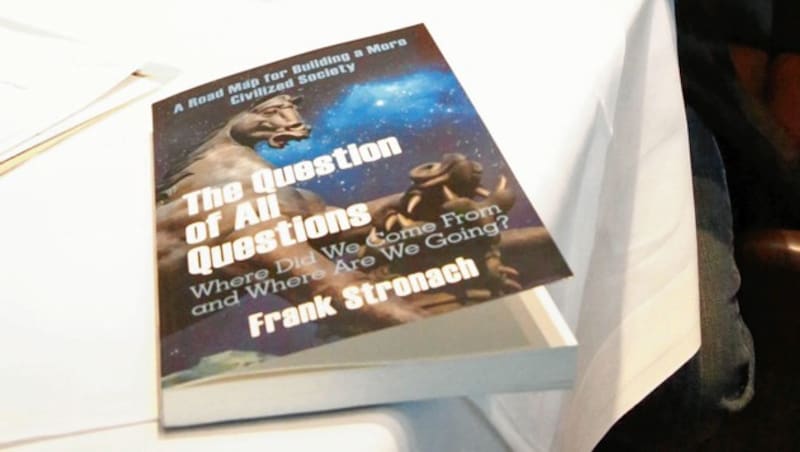 Frank Stronach beschäftigt sich in seinem neuen Buch mit der "Frage aller Fragen". Und diese lautet: "Woher kommen wir und wohin gehen wir? (Bild: Martin Jöchl)