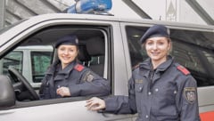 Turbo-Twins in der Linzer Polizeischule: Alexandra und Isabella Schmied aus Lambrechten (Bild: Markus Schütz)