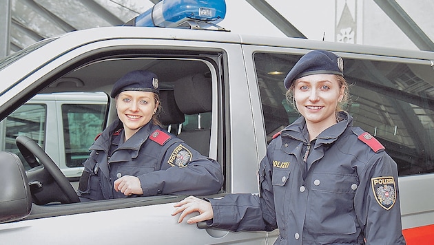 Turbo-Twins in der Linzer Polizeischule: Alexandra und Isabella Schmied aus Lambrechten (Bild: Markus Schütz)