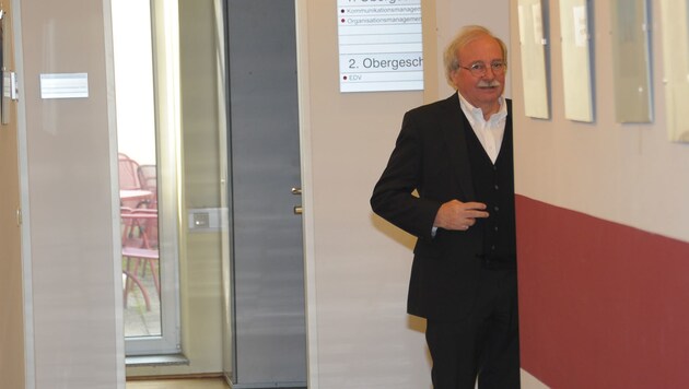 Ex-Politiker Josef Ackerl, hier allein auf weiter Flur. (Bild: Kronen Zeitung/ Chris Koller)
