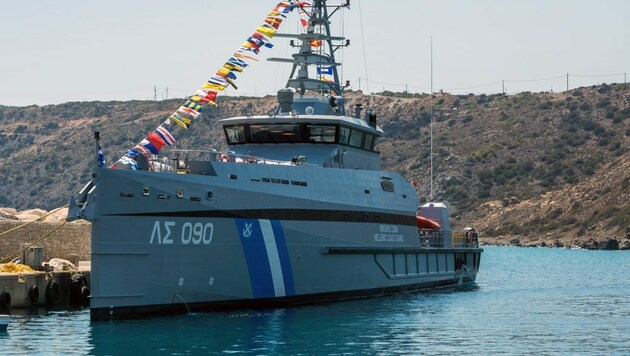 Dieses Boot der griechischen Küstenwache wurde von türkischen Kollegen gerammt. (Bild: AP)