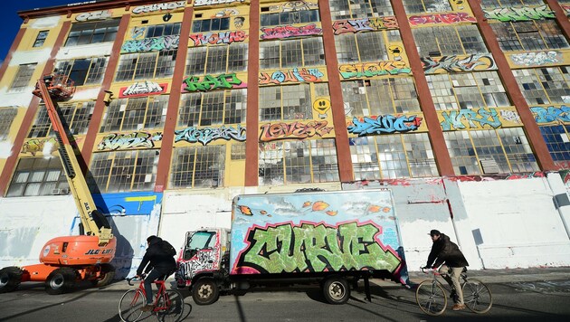 "5Pointz" im Stadtteil Queens war eine Pilgerstätte für Graffiti-Künstler und -Fans gewesen. (Bild: AFP)