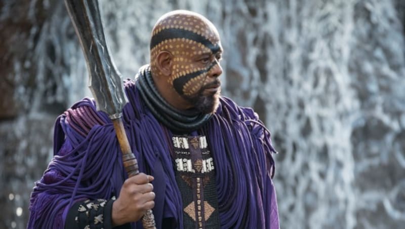 Zuri (Forest Whitaker) ist ein wichtiger Ansprechpartner für den jungen König T'Challa. (Bild: Disney)