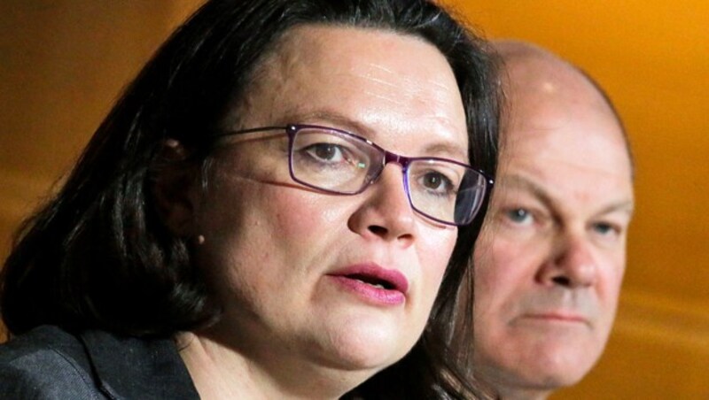 Andrea Nahles, Olaf Scholz (Bild: AP)