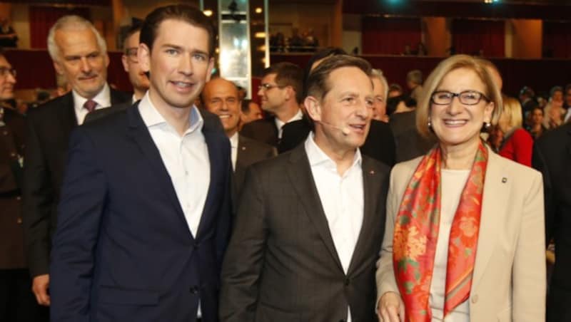 Bundeskanzler Sebastian Kurz, der Kärntner ÖVP-Spitzenkandidat Christian Benger und Niederösterreichs Landeshauptfrau Johanna Mikl-Leitner (Bild: APA/GERT EGGENBERGER)