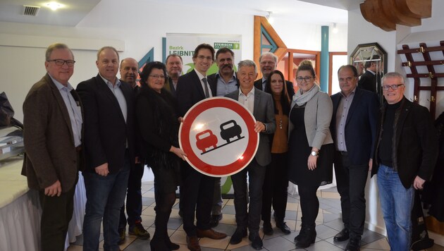 Vertreter der ÖVP Leibnitz fordern eine dritte Autobahnspur (Bild: Jakob Traby)