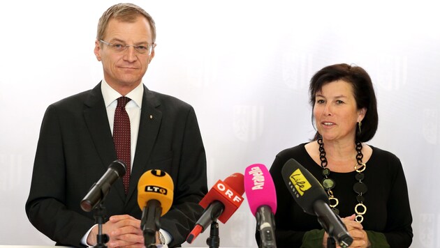 LH Thomas Stelzer (ÖVP) und Landesrätin Birgit Gerstorfer (SPÖ) bei einer ihrer seltenen gemeinsamen Pressekonferenzen. (Bild: Land OÖ/Denise Stinglmayr)