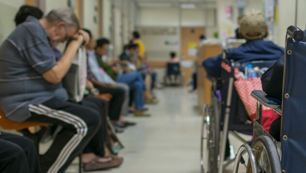 Personal und Patienten leiden im zunehmend strapazierten Gesundheitssystem gleichermaßen. (Bild: stock.adobe.com)