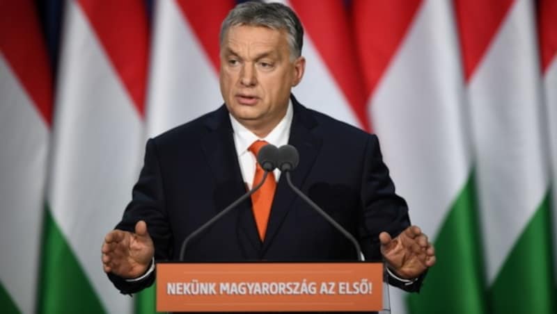 Orban bei seiner Rede zur Lage der Nation: „Ungarn steht für uns an erster Stelle!“ (Bild: AFP)