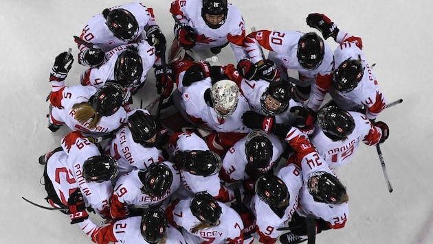 Team Kanada beim Jubeln nach dem Sieg (Bild: AFP)