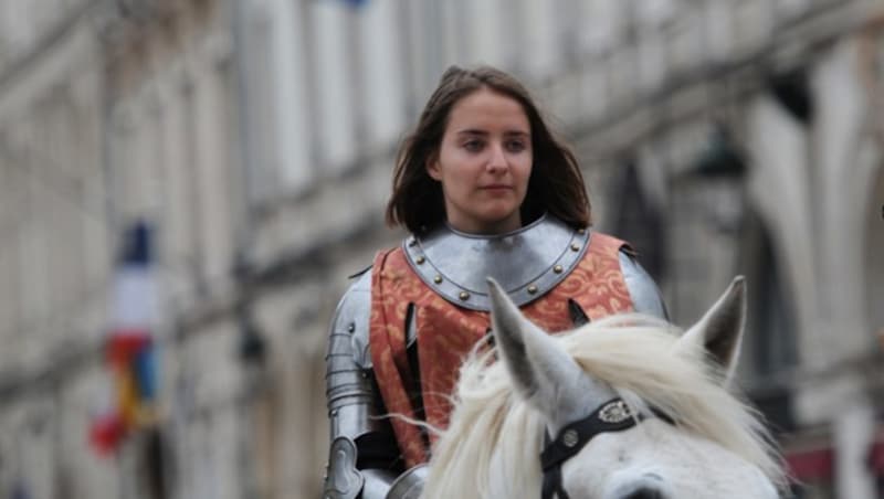 Diese junge Frau verkörperte die Nationalheldin bei den Feiern in Orleans 2016. (Bild: AFP)