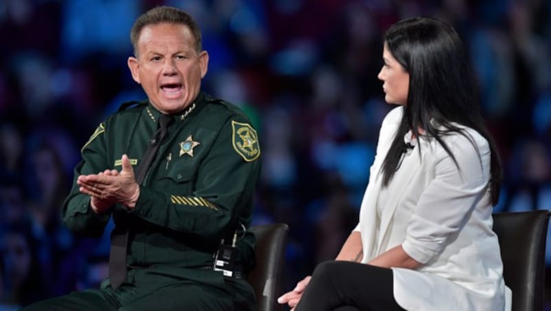 Sheriff Scott Israel bei einer Bürgerveranstaltung in Florida (Bild: ASSOCIATED PRESS)