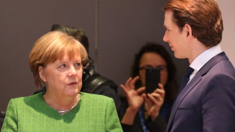 Kurz und Merkel beim EU-Sondergipfel in Brüssel (Bild: AFP or licensors)