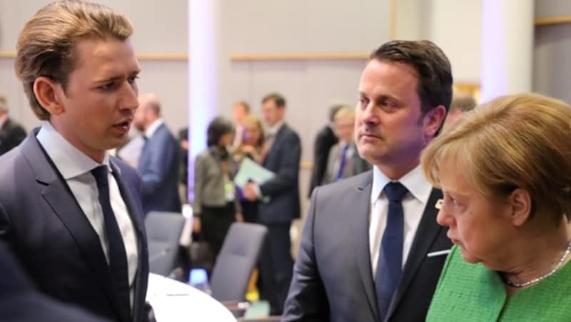 Kurz mit Merkel und Luxemburgs Premierminister Xavier Bettel (Bild: AFP or licensors)