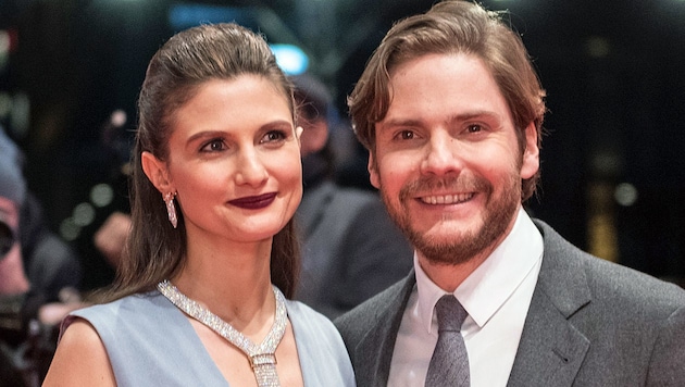 Daniel Brühl und Felicitas Rombold sind seit sieben Jahren ein paar und haben seit 2016 einen Sohn. Nun haben die Eltern einander geheiratet. (Bild: AFP)