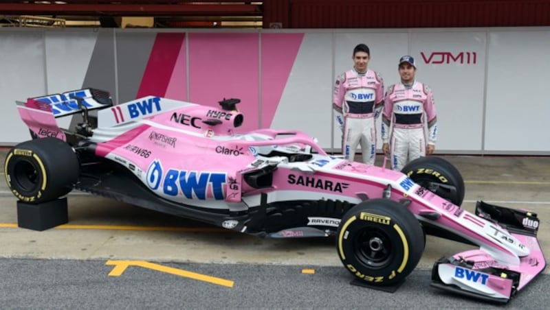 Sergio Perez (MEX) und Esteban Ocon (FRA) mit ihrem neuen Force India (Bild: AFP)