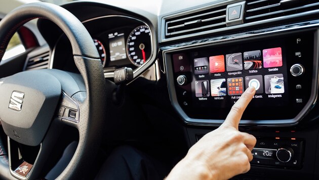 Das Smartphone und seine Apps sind aus dem modernen Auto nicht mehr wegzudenken. (Bild: Seat)