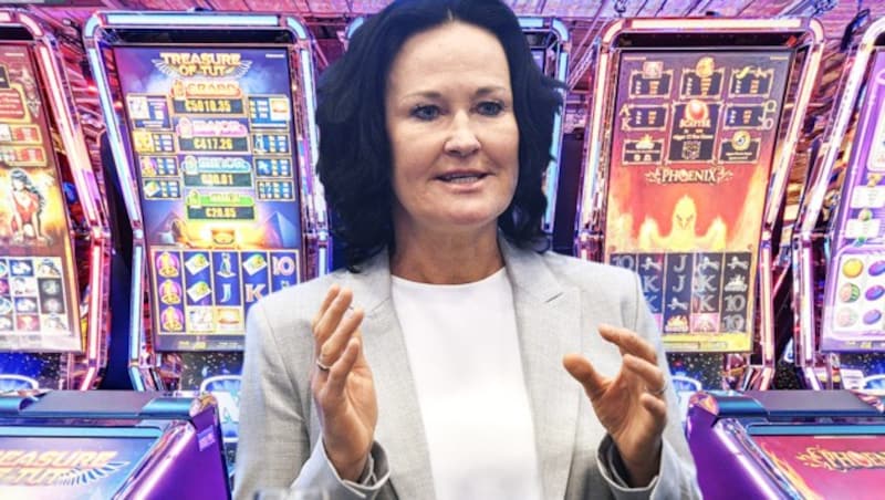 Eva Glawischnig heuerte 2018 beim Glücksspielkonzern Novomatic an - als „Verantwortungs- und Nachhaltigkeitsmanagerin“. (Bild: APA/HERBERT PFARRHOFER, Novomatic, krone.at-Grafik)