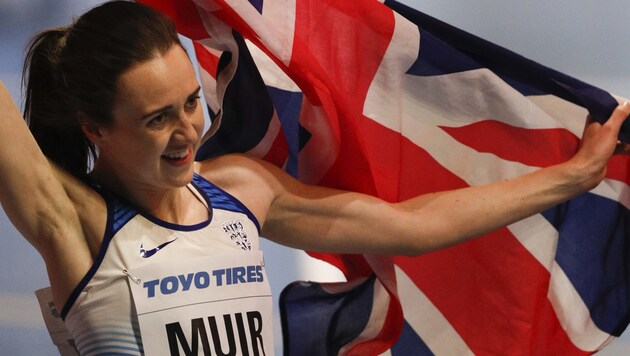 Laura Muir feiert ihre mehr als verdiente Medaille (Bild: AFP)