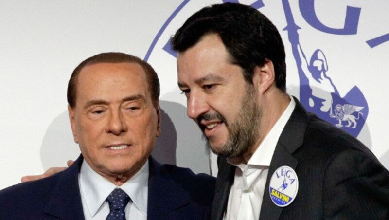 Silvio Berlusconi mit Matteo Salvini (Bild: AP)